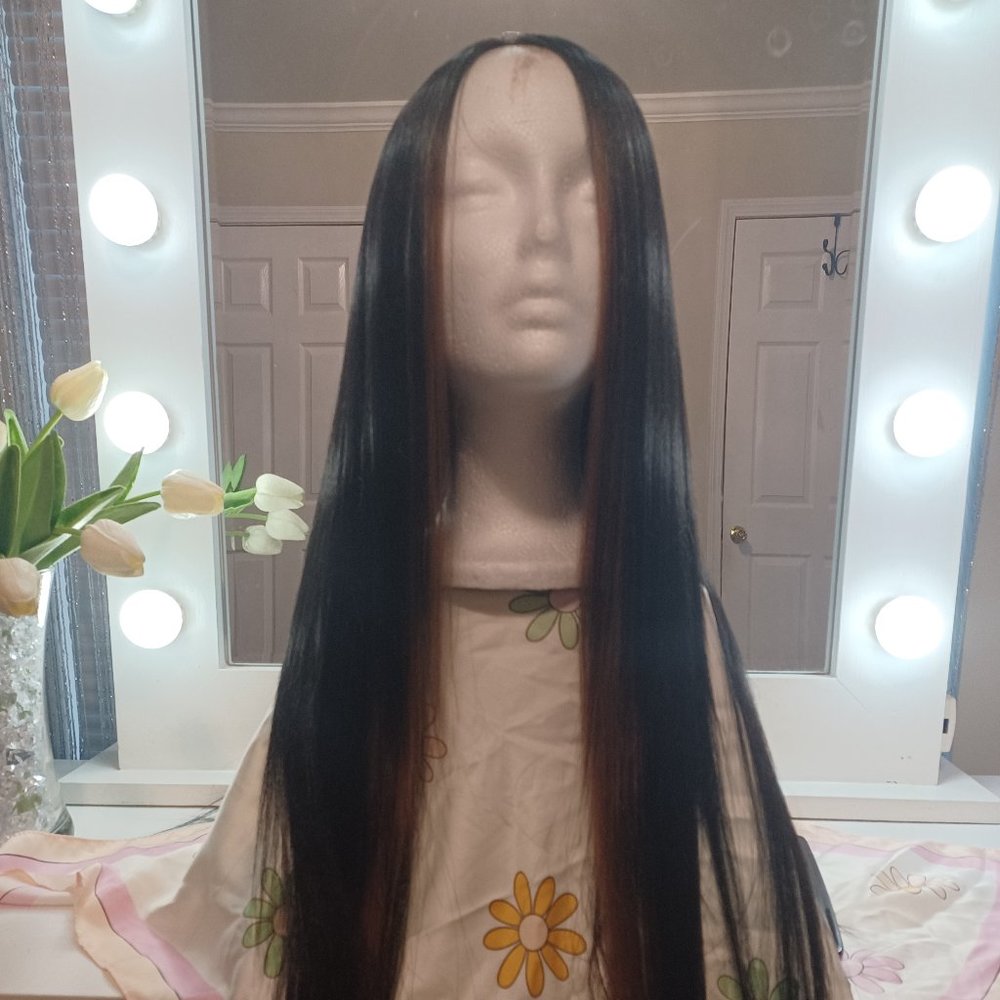Face framing highlighted wig